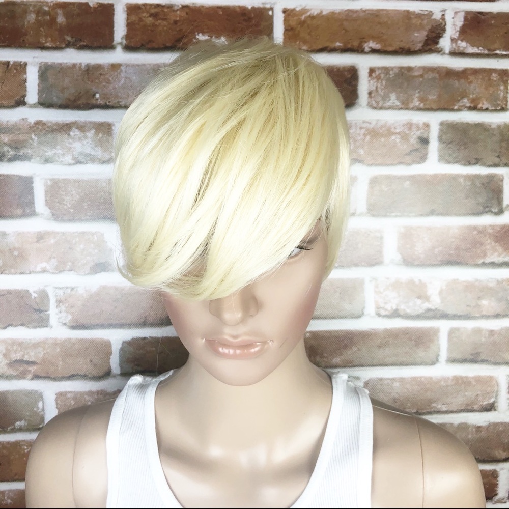 Synthetic Short Trendy Blonde Women’s Wig - Picture 7 of 8